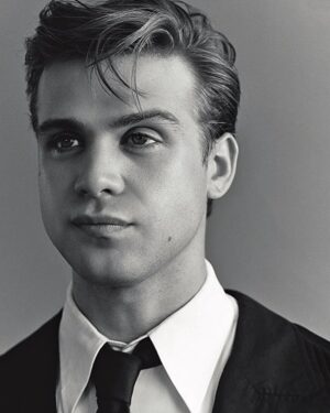 Leo Woodall Instagram - Always the damn cufflinks 

@stylemagazineitalia