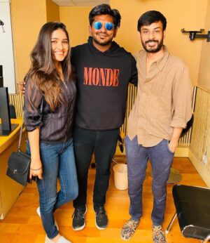 Leon James Instagram - Radio promotions with @vanibhojan_ & @ash_ippy 😀#OhMyKadavule
