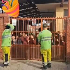 Leon Logothetis Instagram - Imagine we were all like this! Connecting, dancing and seeing eachother. What a magnificent world we would live in ❤️
...
Recently, these sanitation workers in Chile struck up a friendship with school kids. Everyday on their route—they'd dance and sing with the kids. So when it was one of the worker's birthdays, the kids and his coworker delighted him with this birthday surprise. 🎂 ❤️
Reposted from goodnews_movement

#kindness #thekindnessdiaries #leonlogothetis #bekind #gobekind #spreadkindness #kindnessmatters #choosekindness #channelkindness #kindnessrocks #youmatter #kindnessdiaries #randomactsofkindness #alwaysbekind #rak #kindnessisstrength #empathymatters #attitudeofgratitude #gobebrave #bravery
