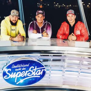 Leon Machère Instagram - Darf ich vorstellen, die neue DSDS Jury 🙌🏼 Weil @dieterbohlen krank war sollte ich für einen Tag einspringen 😂😜 ........ Spaß, ich bin nur ein FanBoy! 
Danke @_pietrolombardi_ für den Killer Tag ❤️