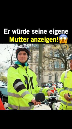 Leon Machère Instagram - Die Oma packt am Ende ja komplett aus. 😂😂

- @leonmachere @deutscher_anzeigenhauptmeister #Anzeigenhauptmeister #Oma #LernenMitTiktok #Mutter #Anzeige #StrassenUmfrage #BestTrendVideos #Explore