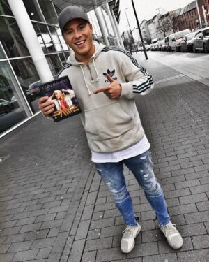 Leon Machère Instagram - Yooo Freunde nur noch 14 Tage bis mein allererstes Musikalbum veröffentlicht wird. Ich bin so mega gespannt drauf 👏🏻🎉❤F.A.M.E. steht am 17.03.17 im Laden. Wer hat es schon vorbestellt von euch? 
Genießt das schöne Wetter & macht kein Scheiß 😋☀ #FAME ( Link vom Album in der InstaBio )