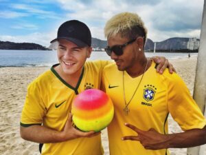Leon Machère Instagram - 2016 mit Neymar in Brasilien 🇧🇷😄⚽️ #neymar #brasil #nichtderechte #wm #doubleHiHi