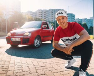 Leon Machère Instagram - Jeder der mir diesen dicken Wagen gönnt einmal FETT Liken 😁 Macht kein Auge 👁 😜😜😜 Ps: Der hat einen Marktwert von 2 Mio. #IstNichtMeinAutoGehörtMeinKumpel