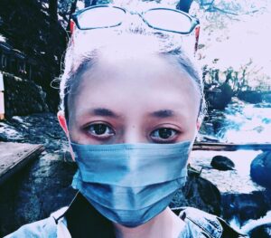 Léona Hirota Instagram - ワクチン打てないから温泉療養がてら田舎にこもって5日目…
ワクチン打てないのは肺癌の手術後だからではなく
肺気胸だからではなく
重大な副反応を起こす可能性が極めて高い体質である事をドクターが判断したからです
ICUのある病院が私のような人でも受け入れてくれたら打てるかもしれません

これで少しでも良くなったら有難い😂
結局ロケハンしちゃうんだけどね😅
仕事はリモートと電話…
早く現場復帰出来るように頑張るね💪
続きは明日にする😂