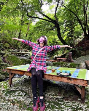 Léona Hirota Instagram - 今日は次回作のロケハンでした
マイナスイオンが私には1番の薬だなと…
東京にいると、ちょっとで息切れするんだけど😅ここでは深く呼吸出来た気がします✨
明日も早いから寝ます
って😂脱水するのか心臓痛くなるので最長2時間ずつなんだけど😅

#那須塩原 #那須町 #小太郎茶屋 
#次回作は現代の普通の若者達
#普通って言っても私の普通
#めちゃくちゃグーなロケーション見つけた
#写真じゃわからないけど思いっきり猫背なのじゃ
#明るい未来のための終活
