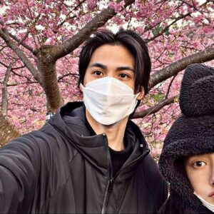 Léona Hirota Instagram - 毎年恒例の河津桜🌸
今年も行けた✨
頑張って歩いたよ👍
来年はこの桜をドローンで撮りたいな…
2年前は三浦くんのカレンダー撮影で来たね
今日は三浦くんのマネージャーの最終日でした❕
3年半、私の80%は三浦涼介でしたが、体調もあり本人を不安にさせてしまうのでね😂でもやり切った感、そして三浦涼介リボーンにちょうどタイミングも良かったのではと思っています✨
生きることはいつだって大変だけど明るく優しくいないとね☺️
感謝を忘れずに前に進むのみ💕
#河津桜
#もうすぐ還暦😂
#明るい終活