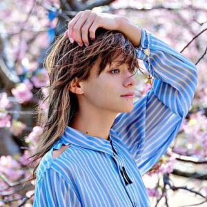Léona Hirota Instagram - 毎年恒例の河津桜🌸
今年も行けた✨
頑張って歩いたよ👍
来年はこの桜をドローンで撮りたいな…
2年前は三浦くんのカレンダー撮影で来たね
今日は三浦くんのマネージャーの最終日でした❕
3年半、私の80%は三浦涼介でしたが、体調もあり本人を不安にさせてしまうのでね😂でもやり切った感、そして三浦涼介リボーンにちょうどタイミングも良かったのではと思っています✨
生きることはいつだって大変だけど明るく優しくいないとね☺️
感謝を忘れずに前に進むのみ💕
#河津桜
#もうすぐ還暦😂
#明るい終活