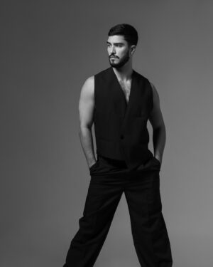 Leonardo Bittencourt Instagram - Entrevista para a @lofficielbrasil falando sobre carreira, Rensga hits, viagens e meus 30 anos. 

Foto: @danilofriedlfotografia 
Style: @emporioarmani