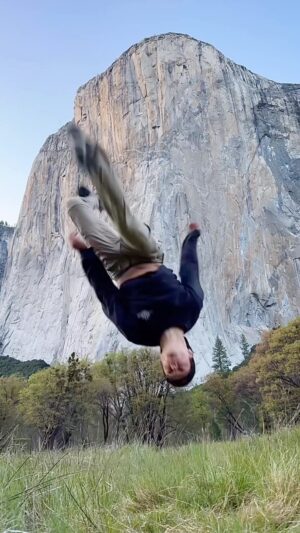 Leonardo Cecchi Instagram - Transition kick! Wonderful time in Yosemite Valley, I’m always comfy and ready for the outdoors with my
Peluvas. Fantastic feel for the ground and great for my foot health. Always fun to flip in them!