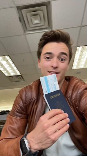 Leonardo Cecchi Instagram - Traveling to Milan!

#travel #milan #transition #italy #flying