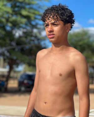 Leonardo Oliveira Instagram - Quem me protege não falha 🙏🏼☀️