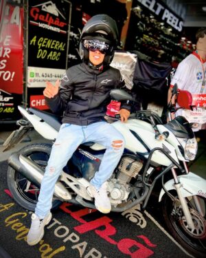 Leonardo Oliveira Instagram - Aquela visita na @galpaomotoparts pra da uma revisada monstra na moto do coroa 😎

#galpaosalvou #leonardooliveira #curte #compartilhe