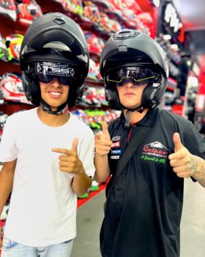 Leonardo Oliveira Instagram - Aquela visita na @galpaomotoparts pra da uma revisada monstra na moto do coroa 😎

#galpaosalvou #leonardooliveira #curte #compartilhe