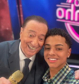 Leonardo Oliveira Instagram - Tá chegando sábado o dia que vou está com o vovô @raulgil3 no @programaraulgil quero todos assistindo está incrível o programa junto com meus colegas de novelas do sbt ,  espero todos ligadinho.