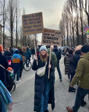 Leonie Brill Instagram - lass ich mal so stehen. #fckafd #justmunichthings