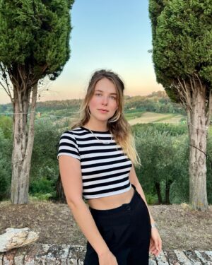 Leonie Brill Instagram - short trips that could last forever 🖤🤍
____________________
#tuscany #shorttrip #vacation #summerlove