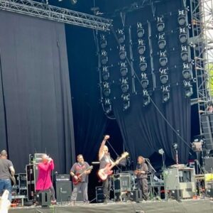 Leonie Brill Instagram - what. a. day. 🫠
ich durfte gestern mit @boysetsfireofficial und vor allem @robertehrenbrand einfach BACKSTAGE bei @rockimparkofficial abhängen. das war eine so krasse, bewegende und einzigartige Erfahrung - ich kann es immer noch nicht fassen. als Highlight des Abends einfach @dietotenhosen_official performen sehen zu dürfen und sprachlos zu beobachten, wie sie die Bühne abreißen… ja, was soll ich sagen… once in a lifetime! 🖤
DANKE, DANKE, DANKE für alles!!!
ich bin noch ganz beseelt und wünsche euch einen tollen Sonntag 🖤
_______________________
#rockimpark #boysetsfire #dietotenhosen #backstage #rip2023 #onceinalifetime #aboutyesterday #aboutlastnight #festival #ootd #whatjusthappened