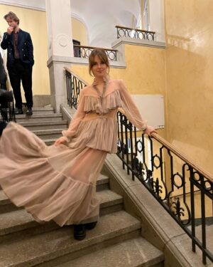 Leonie Brill Instagram - keeping it casual 🩶
Danke für den tollen Abend, beim Bayerischen Filmpreis 2024! @agenturscenario 
Danke für das unfassbare Kleid @helenegalwas_official 
Danke wie immer @stiljaeger_pr 
Danke für die Content Session @nelekiper ❤️
________________________
#filmpreis #bayerischerfilmpreis #munich #dress #nightout #gala #gown #helenegalwas #style #aboutlastnight