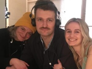 Leonie Wesselow Instagram - Dieses Projekt. Diese Menschen. Liebe. 
„Ich dich auch“ Staffel 3 ist abgedreht ❤️ DANKE an Alle für diese schöne Zeit!! Ihr könnt euch auf so viel freuen bei IDA 3 @zdfneo SOON 

@meriel_hinsching @svendbuehler @rojan.juan @daniel_zillmann #nagmehalaei 
@jchnwgnd @johannes.schroeder.internet @isabella_beyer @janinehohmann_artist @modernvikingcgn @marenhgb @singwersen @nadinewrietz @tamygotchi @ilka.zieht.an 
lenaliebkind @strachemanon @rolf__berg@charlotte_bohning @tashakimberly @simonstaeblein 
@ferdi_oezten @malcolmhenryofficial @melodie_dinah chris.
 michaelhinske @jimhofacker @tinaseydel
@marenhgb @leoaderhold 

@agenturabovetheline 🤍