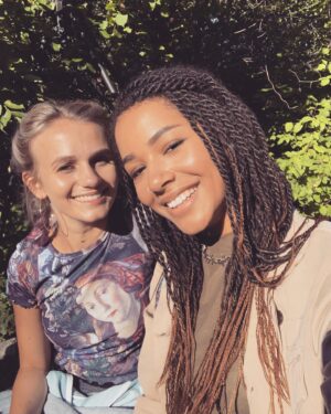 Leonie Wesselow Instagram - Thank you for all your kind messages 🙏🏻 Love your feedbacks 💜 some behind the scenes 🎬🎬 @howtoselldrugsonlinefast @netflixde #howtoselldrugsonlinefast