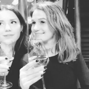 Leonie Wesselow Instagram - Happy new year! 🥂2021
I wish all of you just the best for the next year, take care of each other and spread love! 🙏🏻✨
Thank you for your support and lovley messages in 2020 ❤️

#happynewyear#2021#thankyou