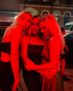 Leonie Wesselow Instagram - The most kind-hearted people I could have ask for! 3 months New York with you guys, thank you 🫶🏻