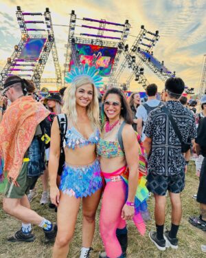 Lesa Wilson Instagram - weekend shenanigans 🪩💃
@imaginemusicfestival 
*
*
*
*
*
#weekend #imaginemusicfestival #friends #fun