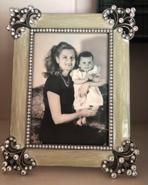 Lesley Ann Warren Instagram - To my most magnificent, loving Mom and to my sacred children- Happy Mother’s Day. I’m so blessed. 💝