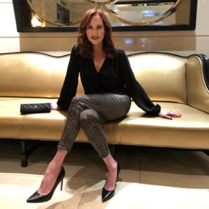 Lesley Ann Warren Instagram - Sitting pretty, waiting for screening of my new film “It Snows All The Time”. It’s a poignant and sadly, relevant film dealing with the tragedy of dementia.
@jaygiannone @erichhover @brettcullenofficial #stylist@judybswartz @robertramoshair