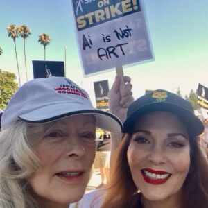 Lesley Ann Warren Instagram - Thousands turned out to stand in solidarity at Universal today!!!So proud to be with my colleagues! Union Strong!!