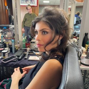 Leslie Medina Instagram - FIASCO disponible sur @netflixfr ❤️

Merci @igorgotesman et @pierreniney pour la plus belle de mes aventures d’actrice, quelle joie d’avoir été votre Ingrid ✨

Bravo à toute l’équipe, à mes camarades @francoiscivilofficiel @pascaldemolonofficiel @geraldinenakach @louisecoldefy @juliette.gasquet @vincentcassel