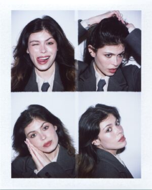 Leslie Medina Instagram - Polaroïd @jocelyn_hamel 
votre chanson préférée sur “Les lotus poussent dans la boue” ? 🦋