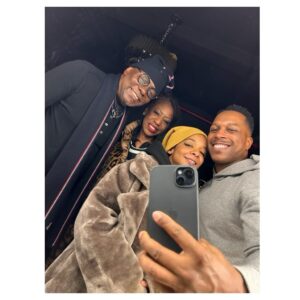 Leslie Odom Jr. Instagram - Week 15

When it’s gone, it’s gone. 

Soaking up all the moments.