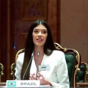 Letícia Frota Instagram - 𝐁𝐑𝐀𝐙𝐈𝐋 - 𝐅𝐈𝐍𝐀𝐋 𝐇𝐄𝐀𝐃 𝐓𝐎 𝐇𝐄𝐀𝐃 𝐂𝐇𝐀𝐋𝐋𝐄𝐍𝐆𝐄

As candidatas tiveram que escolher um tema de abordagem do G-20. Leticia escolheu falar sobre as mudanças climáticas, em especial na Amazônia.

Ela garantiu uma vaga no Top 25 desta prova e pôde discursar para os jurados. ❤️👏🏻

O CNB tem Patrocínio: @doterrabr
@machadinhothermas 

👑🇧🇷 

#cnb #cnb2022 #concursonacionaldebeleza #missbrasil #missbrasilmundo #62missbrasilmundo #missworld #missworldbrasil #missmundo #leticiafrota #belezapelobem #beautywithapurpose #miss #beautyqueen #grandslam #doterra