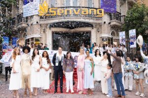 Letícia Frota Instagram - Em nosso primeiro dia no Vietnã, tivemos uma recepção inesquecível preparada pelo @missworldvietnam e @mrworldvietnam. Também tivemos a alegria de conhecer o “SOS Village” trabalhando pelo Beleza com Propósito no Vietnã. Foi incrível ver os sorrisos e olhares sonhadores de cada uma das crianças que tivemos a honra de conhecer. 💙

On our first day in Vietnam, we had an unforgettable welcome prepared by @missworldvietnam and @mrworldvietnam. We also had the joy of meeting “SOS Village” working for Beauty with Purpose in Vietnam. It was incredible to see the smiles and dreamy looks of each of the children we had the honor of meeting. 💙

@missworld @missbrasiloficial 
Dress @larmes.official
