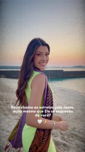 Letícia Frota Instagram - “God calls the stars by name, do you really think he forgot about you?” 💙

“O Senhor me chamou desde o ventre, desde as entranhas da minha mãe fez menção do meu nome”. Isaías 49:1.

“The Lord called me from the womb, from my mother’s womb he made mention of my name.” Isaiah 49:1.