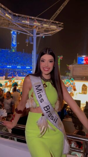 Letícia Frota Instagram - Vivendo a grande experiência de prestigiar pela primeira vez o Festival Folclórico de Parintins. O maior espetáculo a céu aberto do Brasil que acontece na Amazônia! 🇧🇷💙❤️

Obrigada Mayra Dias @mayradias, nossa eterna Miss Brasil,  pelo convite. @parintinsoficial 

Living the great experience of attending the Parintins Folklore Festival for the first time. The biggest open-air show in Brazil that takes place in the Amazon! 🇧🇷💙❤️