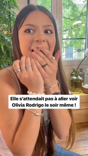 Lévanah Solomon Instagram - Surprise pour @elina.solomon_officiel qui ne s’attendait pas à ça ! ✨💛Tu as vu sa vidéo d’anniversaire sur notre chaîne YouTube ? @oliviarodrigo  #oliviarodrigo #gutstour #concert