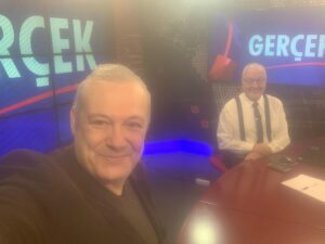 Levent Üzümcü Instagram - Tele 1’de canlı yayındayız, bekleriz. İyi pazarlar