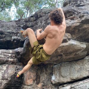 Levi Miller Instagram - Cheeky bit of solo bouldering 🧗‍♂️