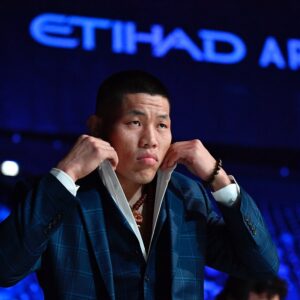 Li Jingliang Instagram - 成人之美。喂狼🐺了  明天太阳依旧升起 我会努力训练在打回来的谢谢支持我的朋友和粉丝们。