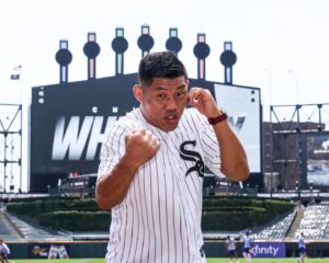 Li Jingliang Instagram - You like baseball? Guess where I am. 
@mlb @whitesox