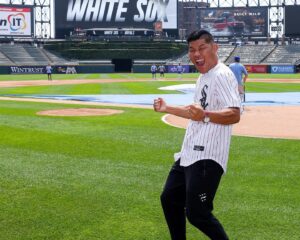 Li Jingliang Instagram - You like baseball? Guess where I am. 
@mlb @whitesox