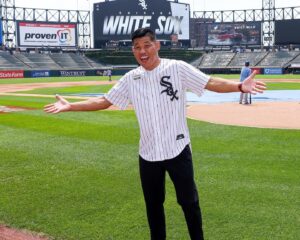Li Jingliang Instagram - You like baseball? Guess where I am. 
@mlb @whitesox
