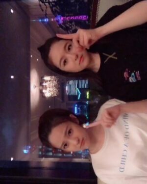 Li Landy Instagram - 上海滩姐妹花。
