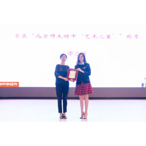 Li Landy Instagram - 我一步一步地前进／它的边界也不断向后退让
#graduationday🎓