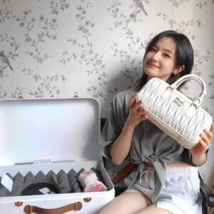 Li Landy Instagram - Thx MiuMiu.🤍
-
-
-
-
-
-
-
-
##miumiu
#MiuArcadie