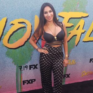 Liana Mendoza Instagram - Through @pledgeworld, I’d love to sing the National Anthem at a LA Galaxy Game which would mean the world. I want to do it not just for me but my culture as well and to show that my rough beginnings do not define me. I am where I am today because I didn’t let my past define me. I want to empower young Latinas to achieve their goals and dream big. How do you inspire others? #Ownit #PoweredbyBlu #Ad #Oprah