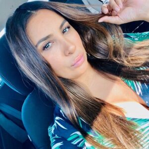 Liana Mendoza Instagram - Estoy asombrada!! 😆 Mi parte favorita es cuando pongo algo increíble que estoy haciendo en mis sociales media (Como los Oscars) y casi nadie me dicen nada. Ninguna persona quiere que te hagas mejor que ellos hasta cuando ya no te pueden contactar. Pero cuando eso suceda... ya eres la Reina. No soy la misma persona ya. Now let’s see how many likes this gets 🤣 #gisellemendoza